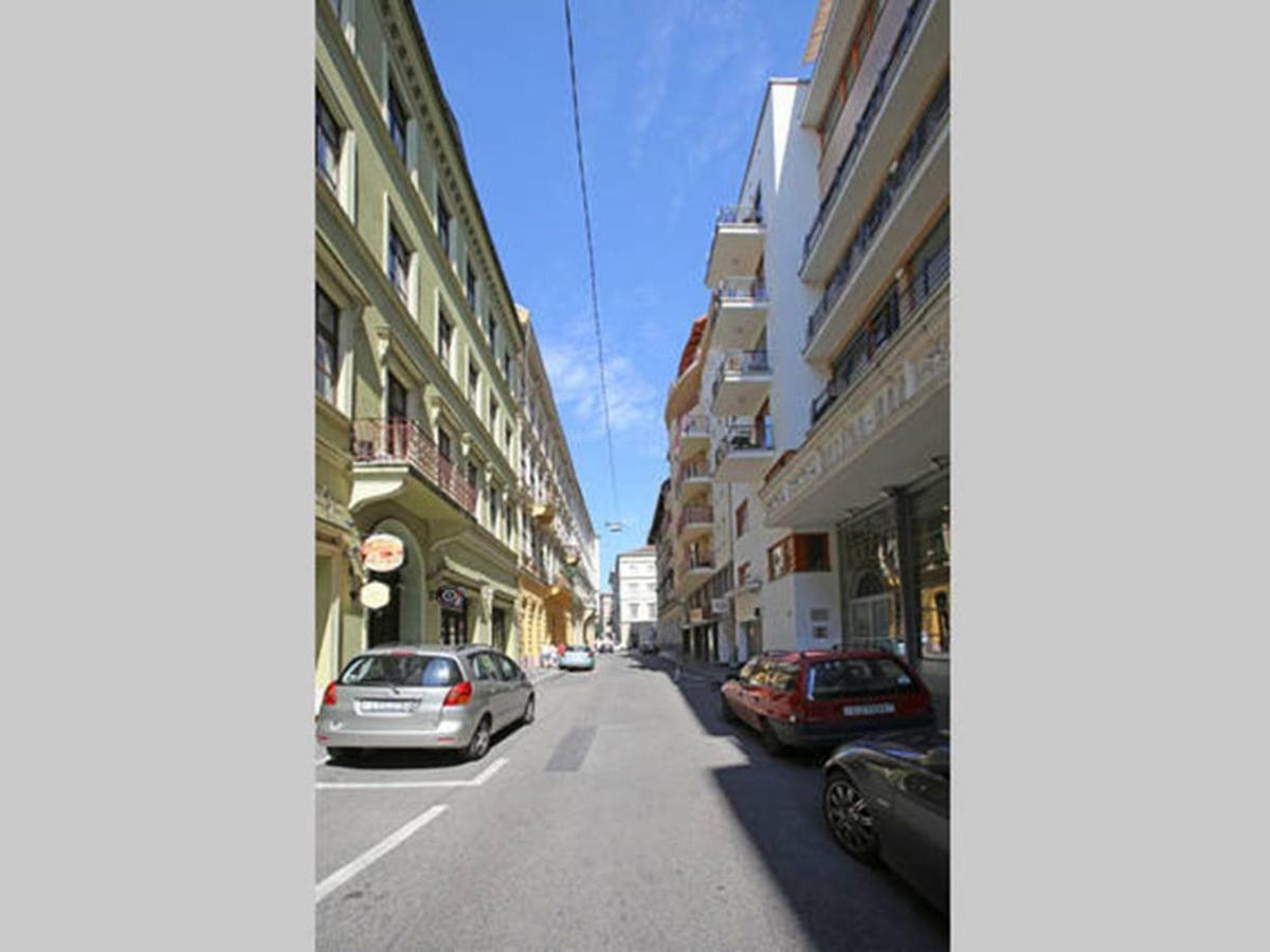 Апартаменти Downtown Garden Isle In Urban Style-Free Parking Будапешт Екстер'єр фото