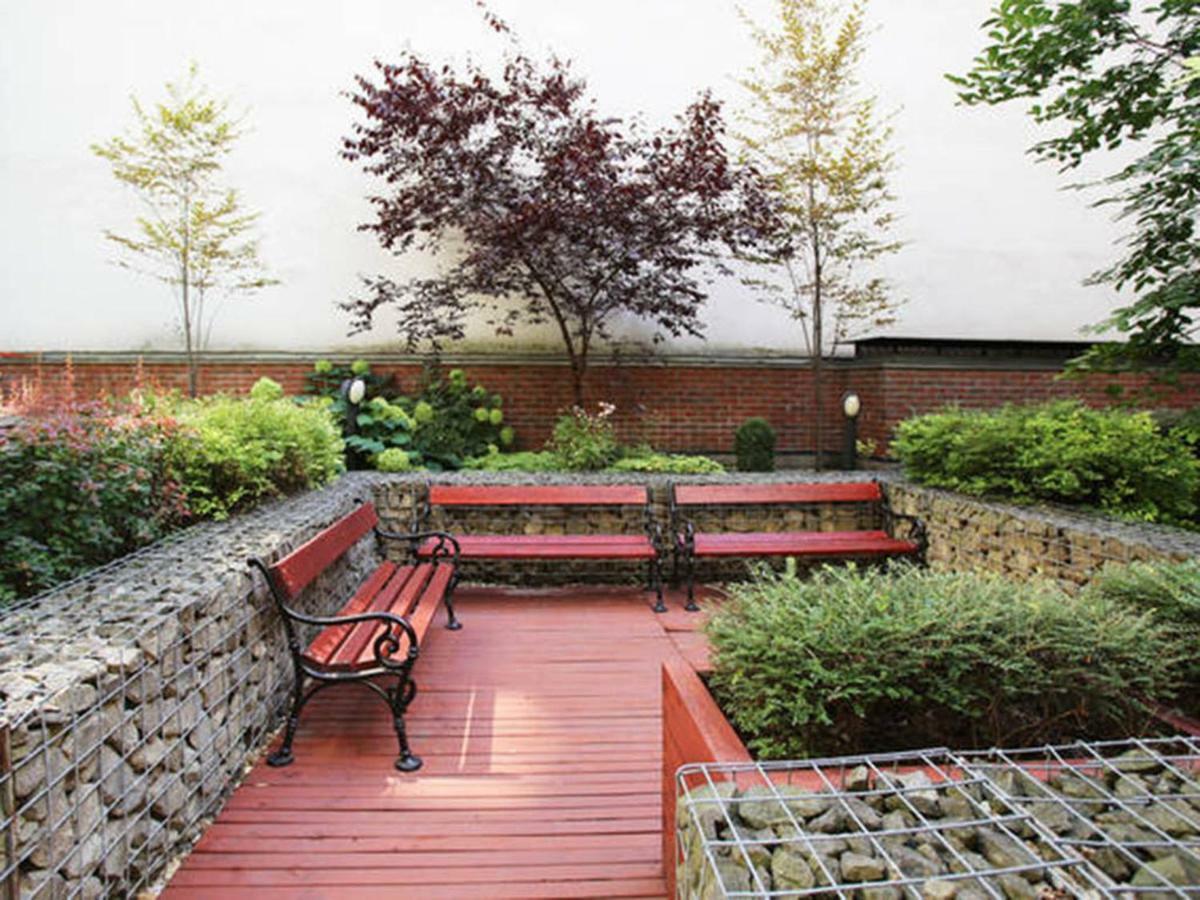 Апартаменти Downtown Garden Isle In Urban Style-Free Parking Будапешт Екстер'єр фото